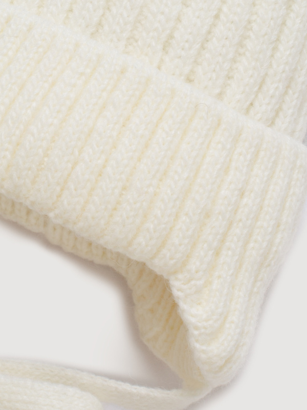 Шапка с помпонами и снуд, Молоко