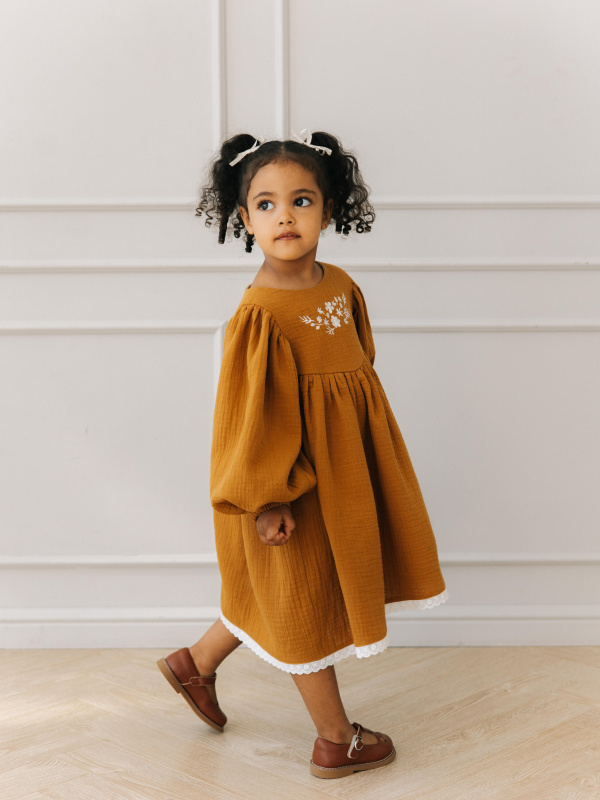 Платье с вышивкой из муслина, Горчичный