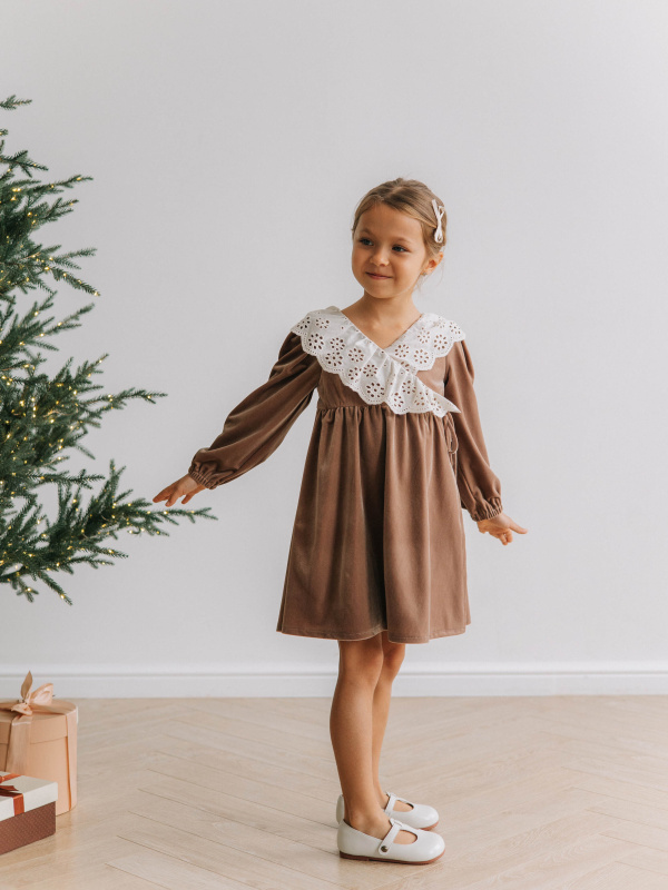 Платье бархатное с воротником