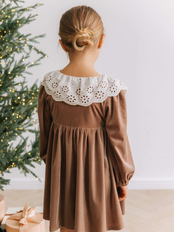 Платье бархатное с воротником