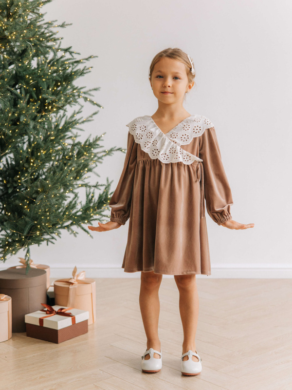 Платье бархатное с воротником