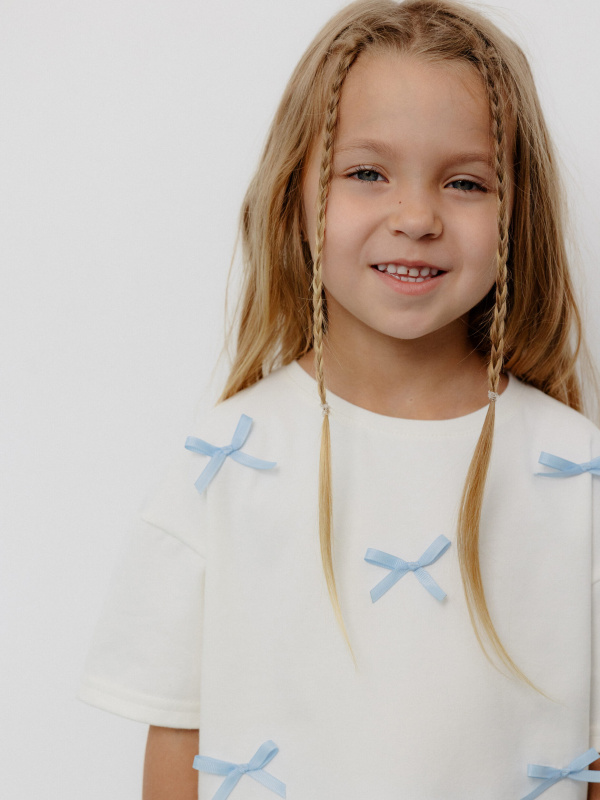 Футболка с голубыми бантиками