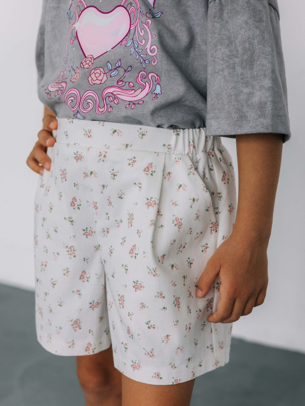 Шорты в розовый цветочек