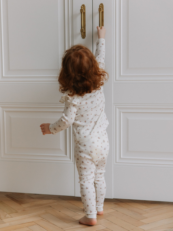 Лонгслив и лосины, Молоко