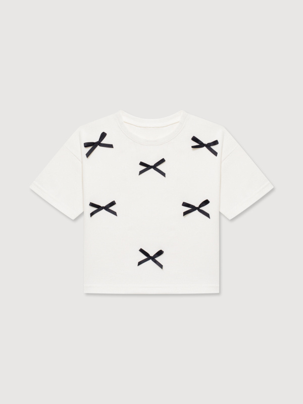 Футболка с черными бантиками