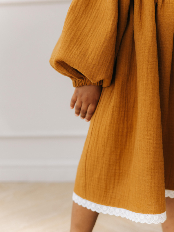Платье с вышивкой из муслина, Горчичный