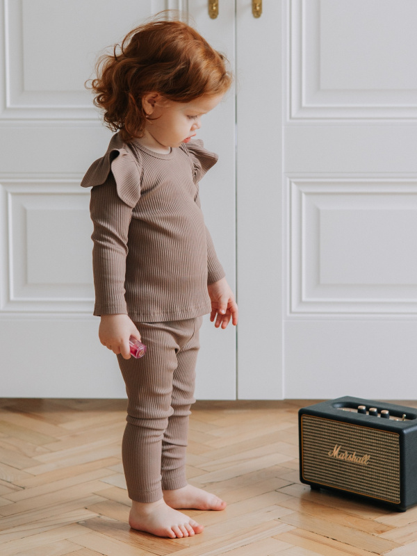 Лонгслив и лосины, Кофе