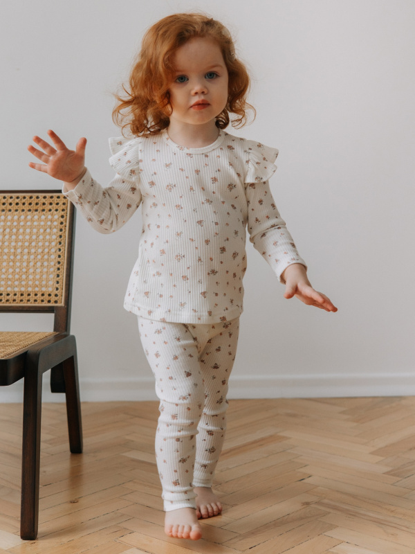 Лонгслив и лосины, Молоко