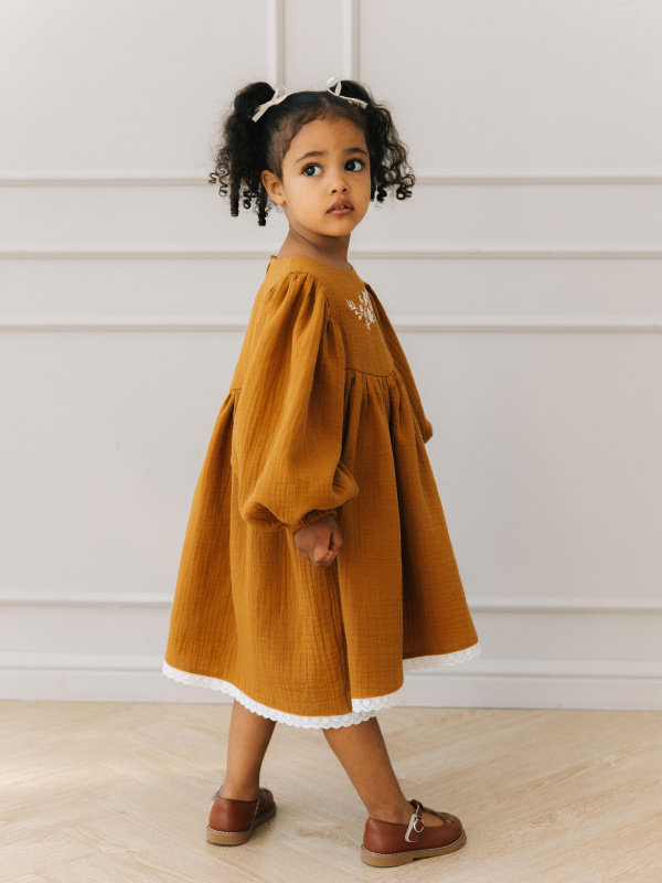 Платье с вышивкой из муслина, Горчичный