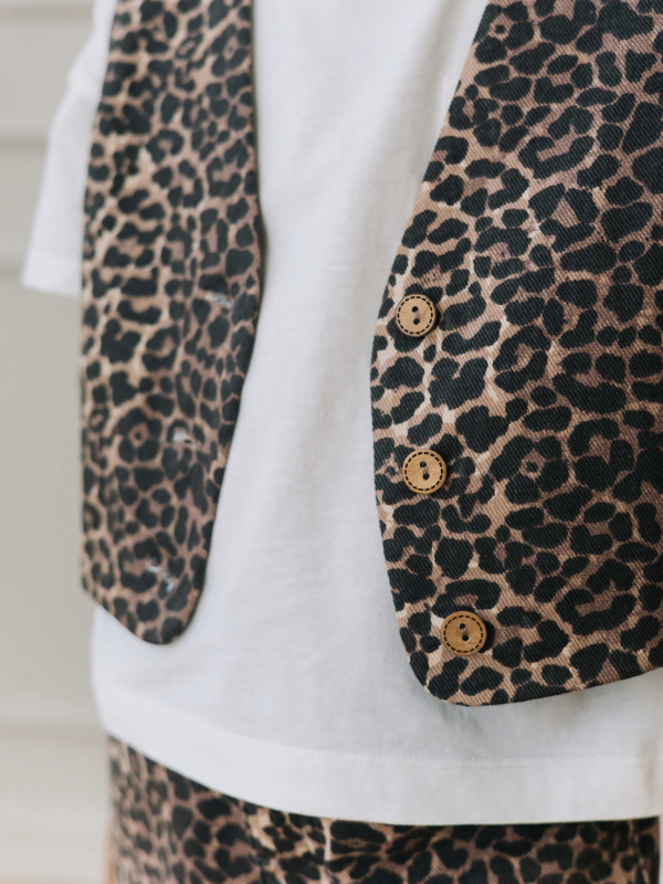 Жилет леопардовый