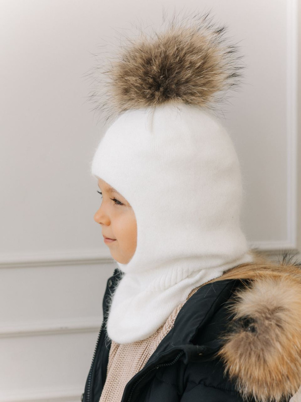 Шапка-шлем с помпоном, Молоко