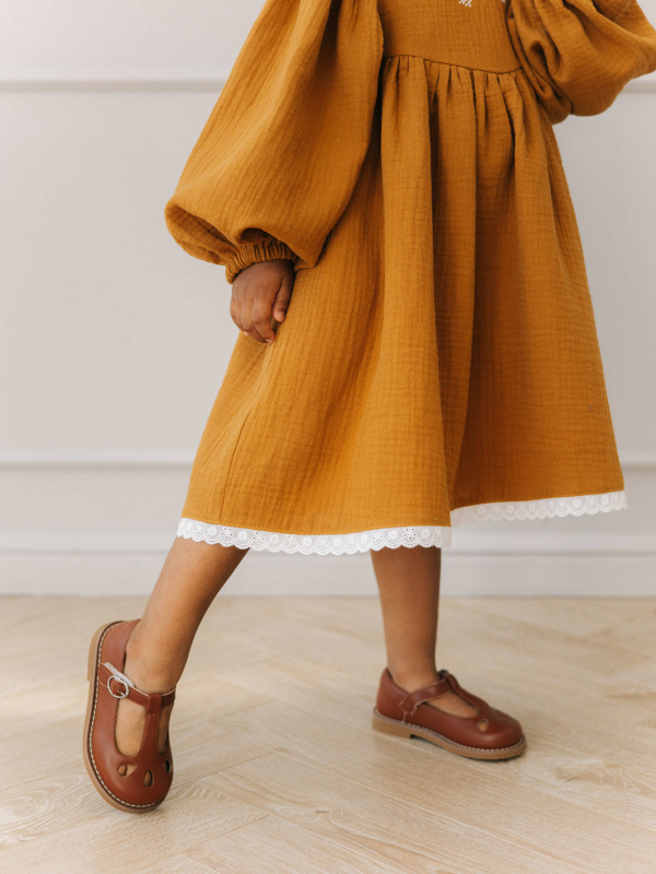 Платье с вышивкой из муслина, Горчичный