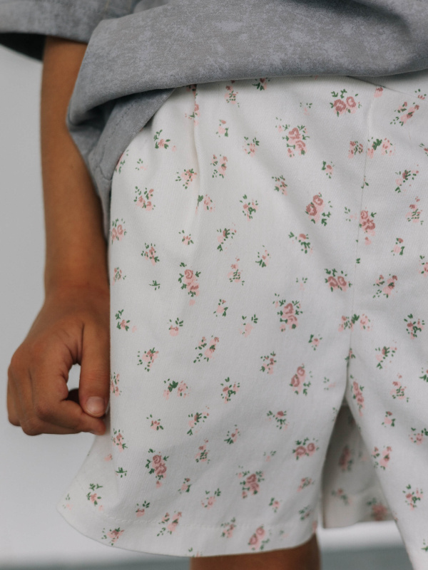 Шорты в розовый цветочек